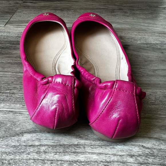 Tory Burch Fuchsia Leather Flats 7.5 excellent condition! - Picture 5 of 11